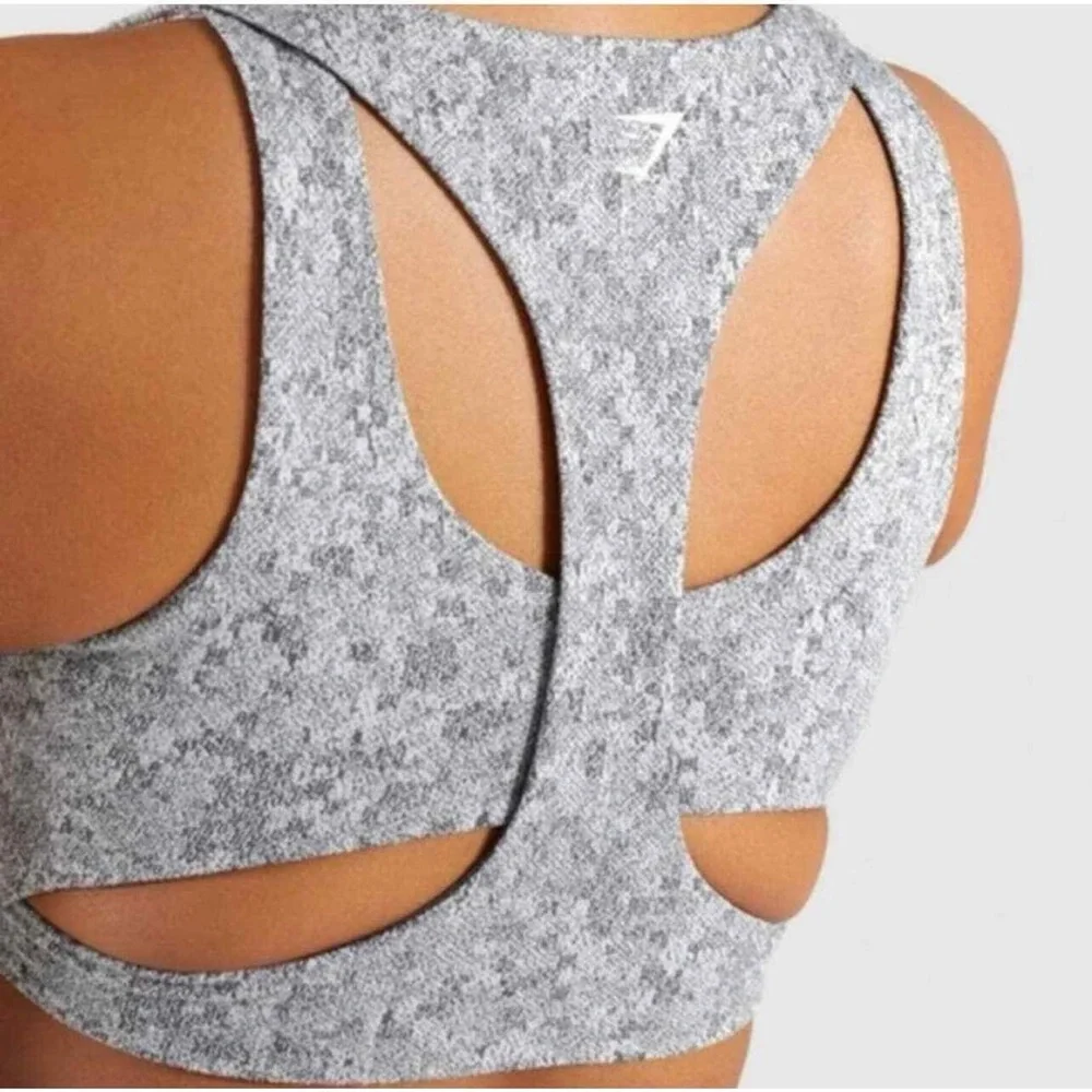 Gymshark Gray Cutout Strappy Back Sports Bra Size M Activewear Athleisure Gym - Picture 3 of 8